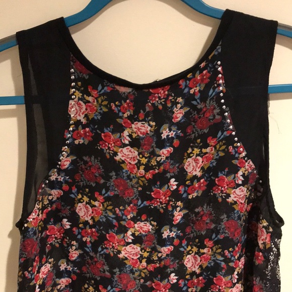Rampage Floral Lace Backless Tank Blouse - Picture 3 of 7